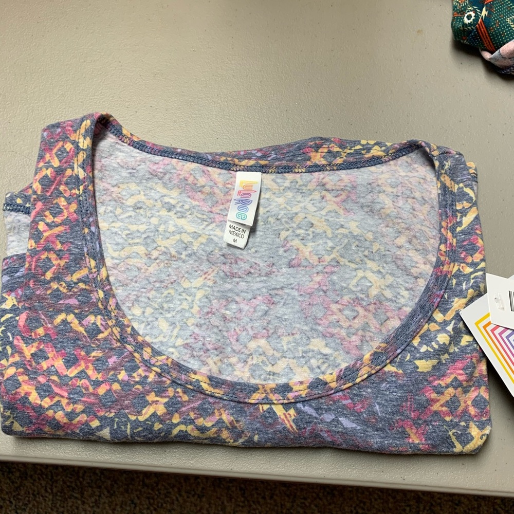 New LulaRoe size M classic T
